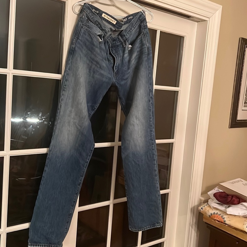 Gap 1969 straight distressed denim 32x34 almost new